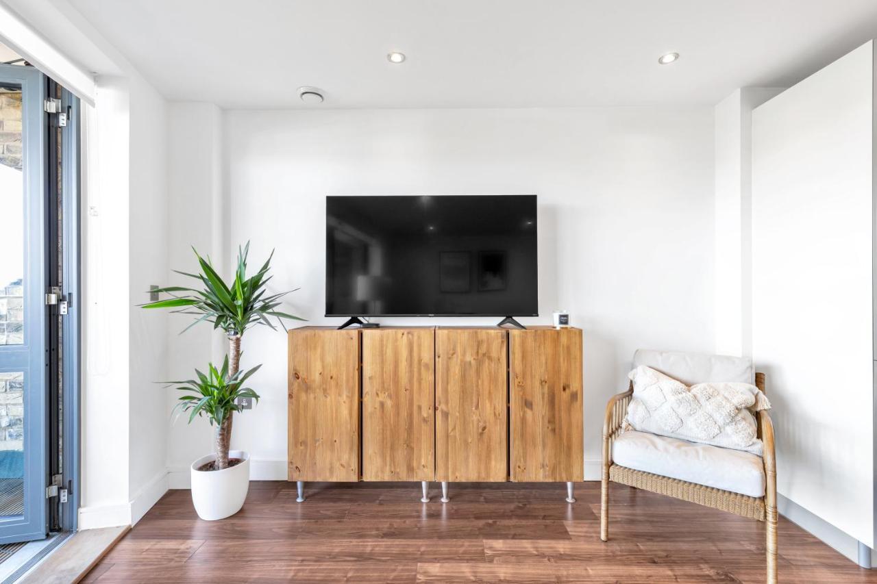 Modern Luxe Apt Just 10 Mins From Tower Bridge! Easy Access To Tube And Bus London Eksteriør bilde