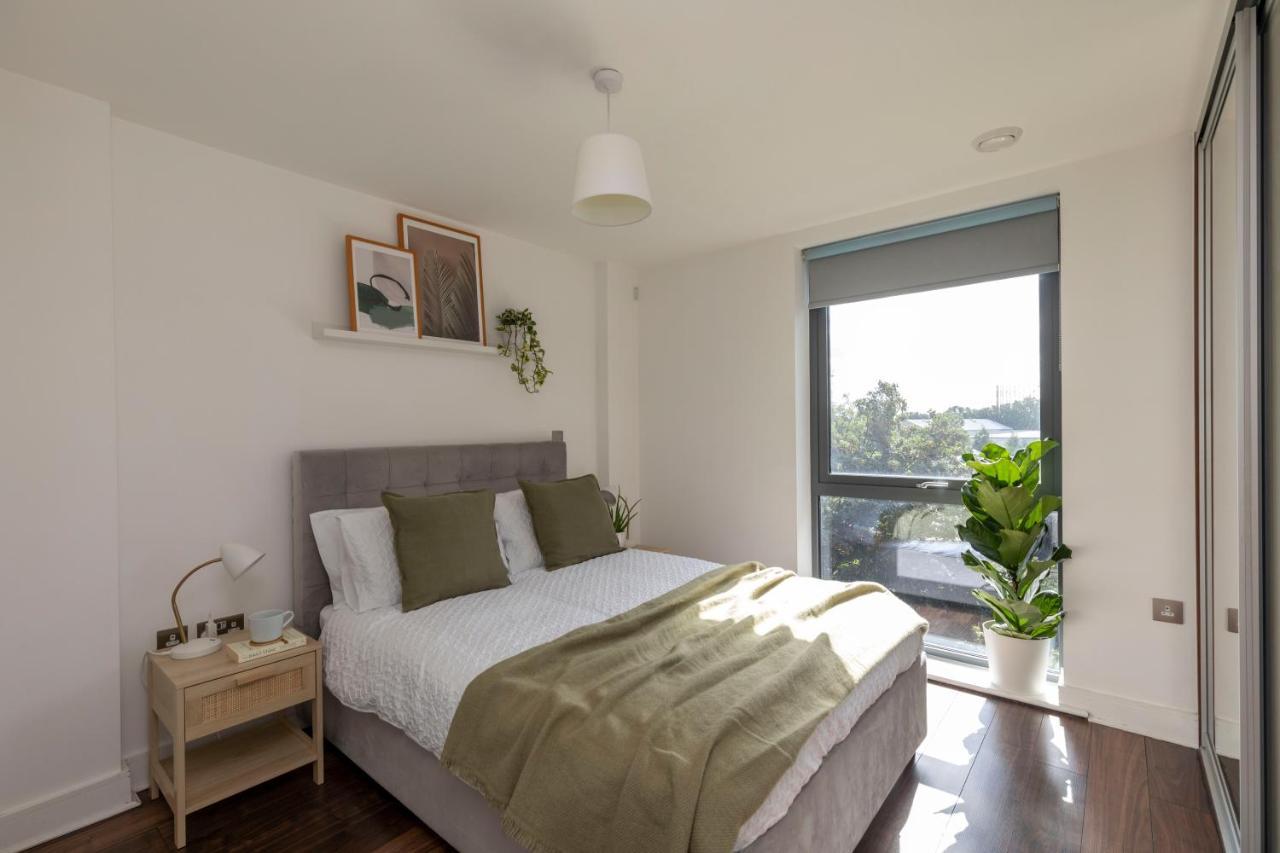 Modern Luxe Apt Just 10 Mins From Tower Bridge! Easy Access To Tube And Bus London Eksteriør bilde