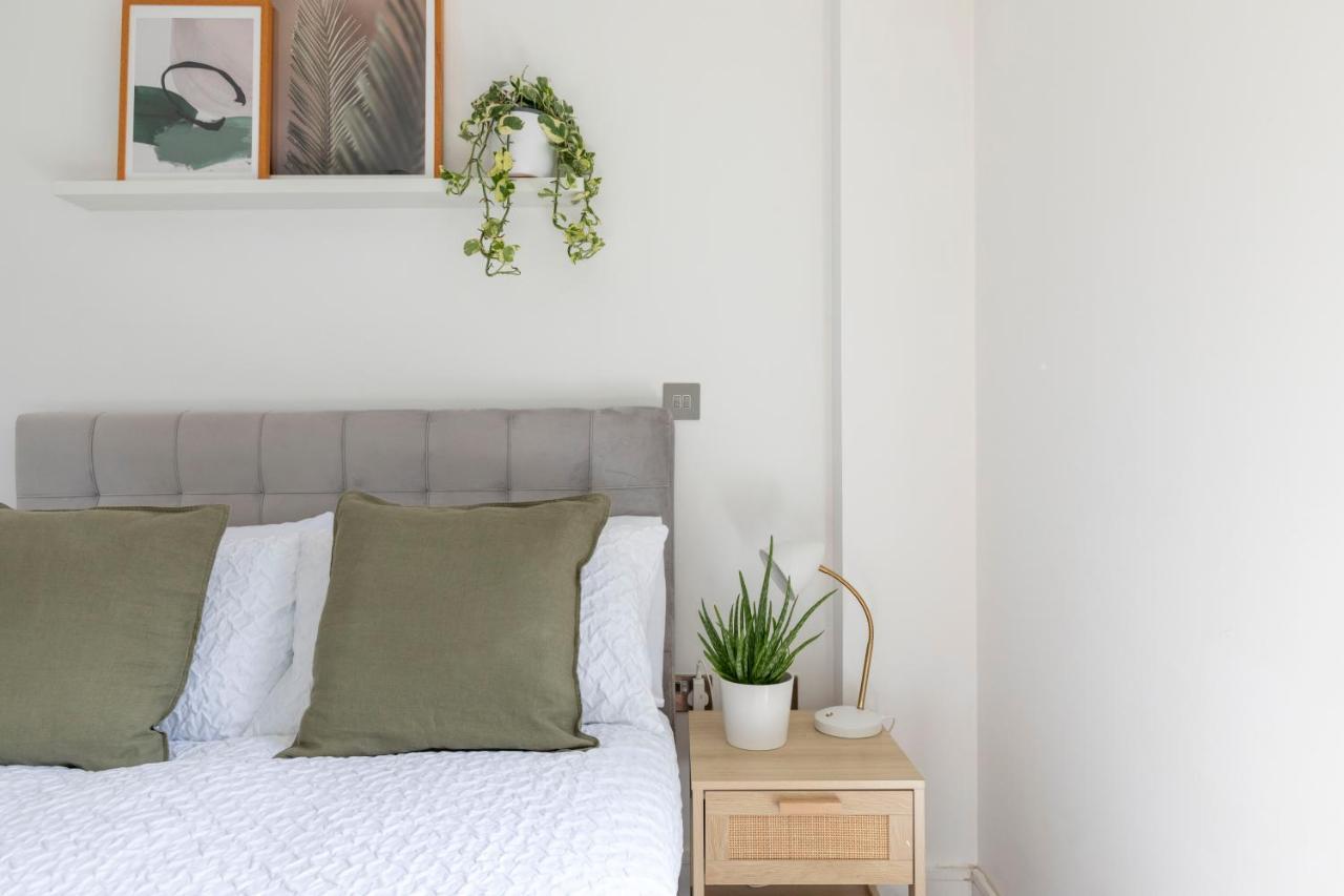 Modern Luxe Apt Just 10 Mins From Tower Bridge! Easy Access To Tube And Bus London Eksteriør bilde